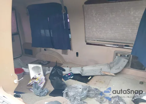 2003 Ford E-150 Recreational z USA, uszkodzony, nr VIN 1FDRE14W03HB85536